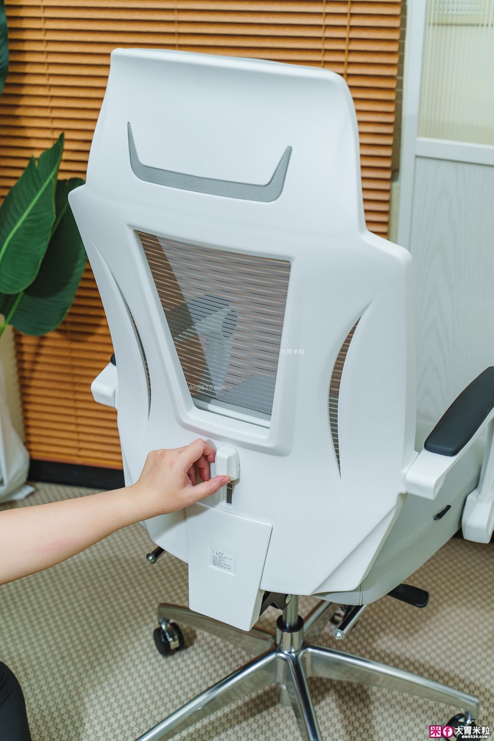 辦公室久坐救星「decopop Fit Body記憶人體工學椅」全身多點包覆支撐~腰痠不痛、辦公午睡一椅搞定