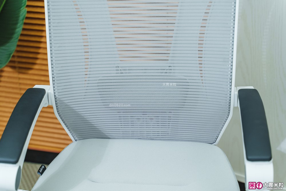 辦公室久坐救星「decopop Fit Body記憶人體工學椅」全身多點包覆支撐~腰痠不痛、辦公午睡一椅搞定