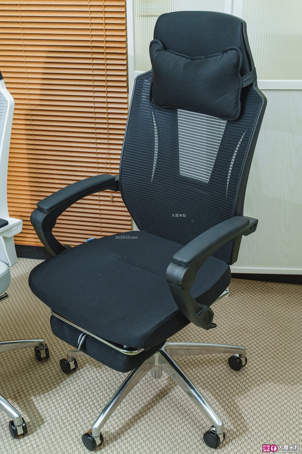 辦公室久坐救星「decopop Fit Body記憶人體工學椅」全身多點包覆支撐~腰痠不痛、辦公午睡一椅搞定