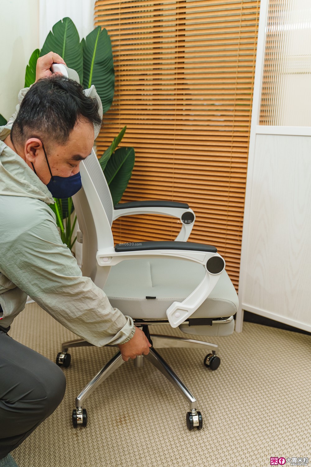 辦公室久坐救星「decopop Fit Body記憶人體工學椅」全身多點包覆支撐~腰痠不痛、辦公午睡一椅搞定