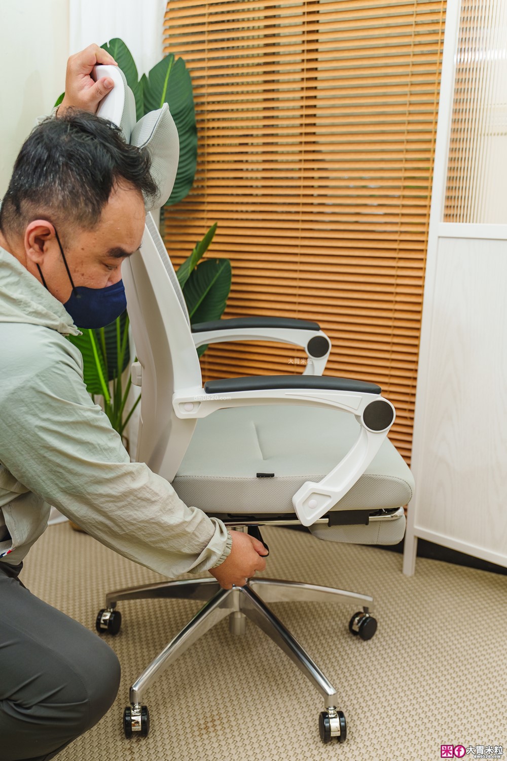 辦公室久坐救星「decopop Fit Body記憶人體工學椅」全身多點包覆支撐~腰痠不痛、辦公午睡一椅搞定