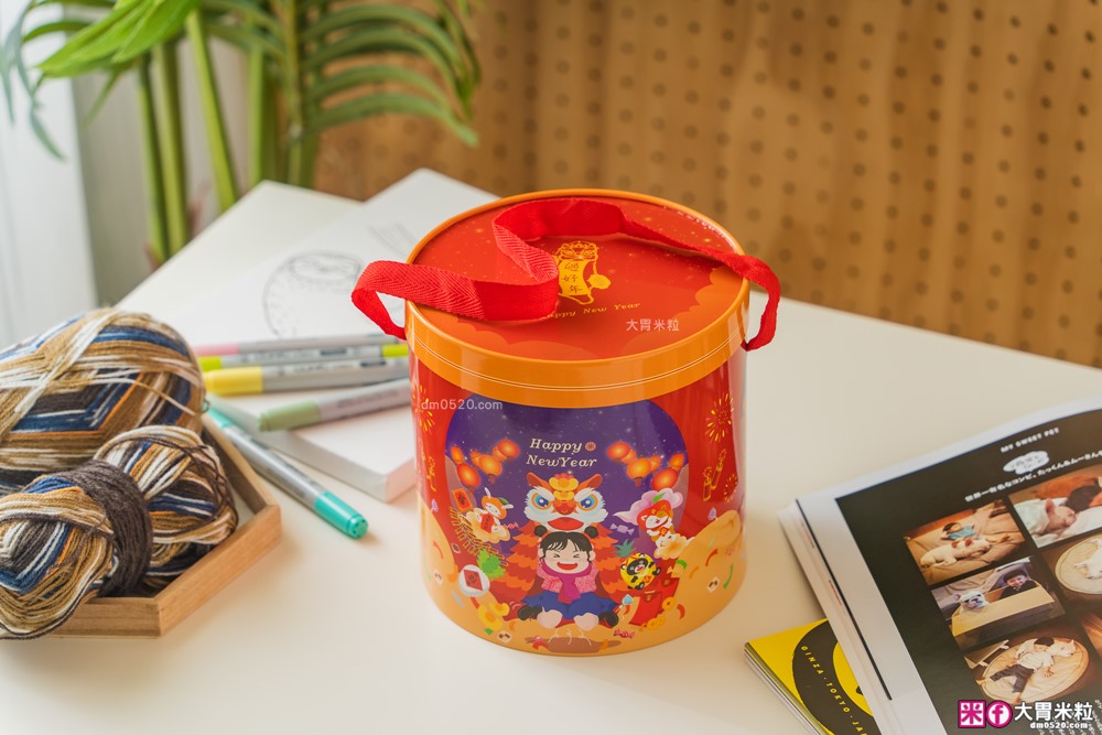 宅配美食「愛維爾手感烘培」草莓雪Q餅+土鳳梨酥禮盒開箱│草莓控限定必吃