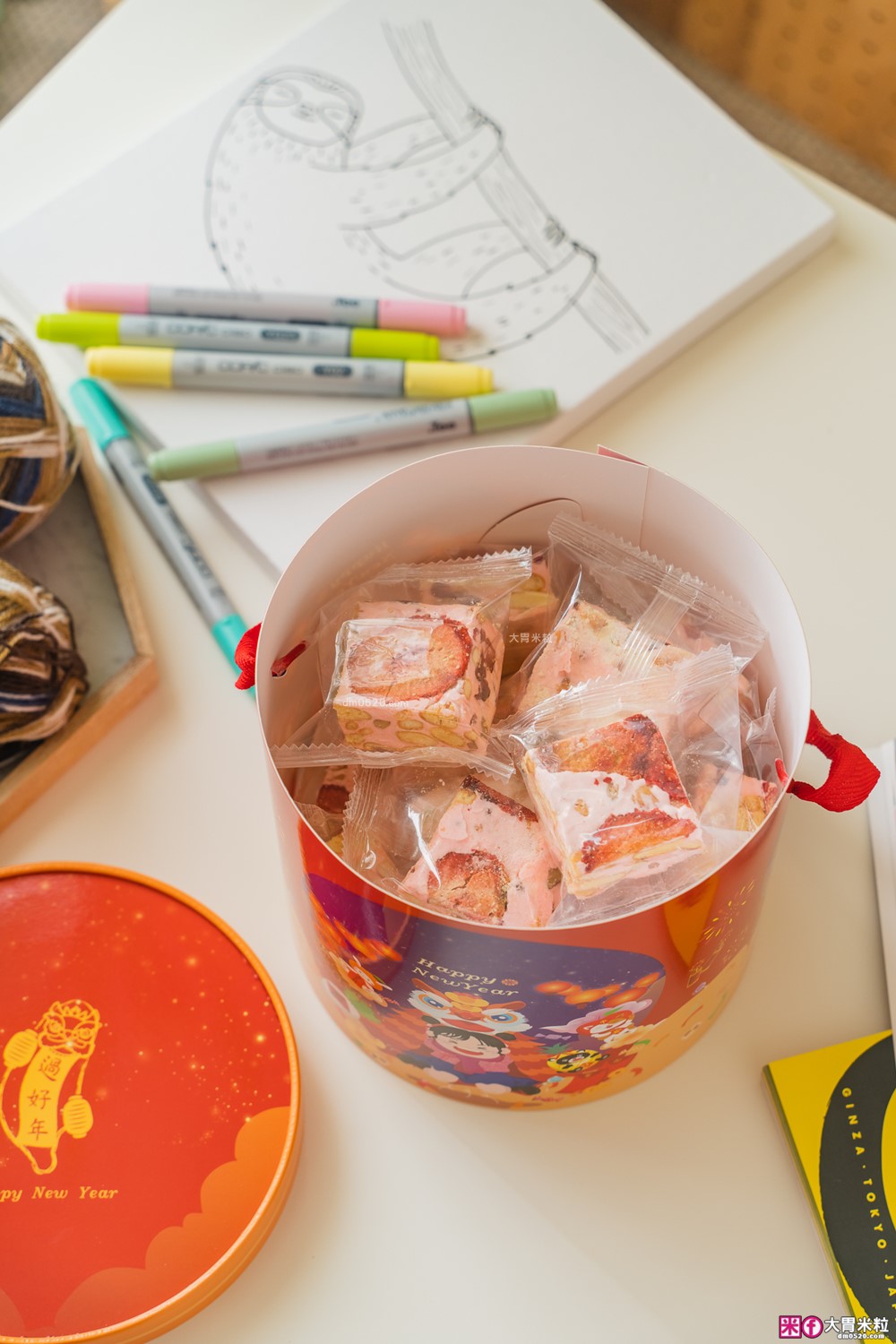 宅配美食「愛維爾手感烘培」草莓雪Q餅+土鳳梨酥禮盒開箱│草莓控限定必吃