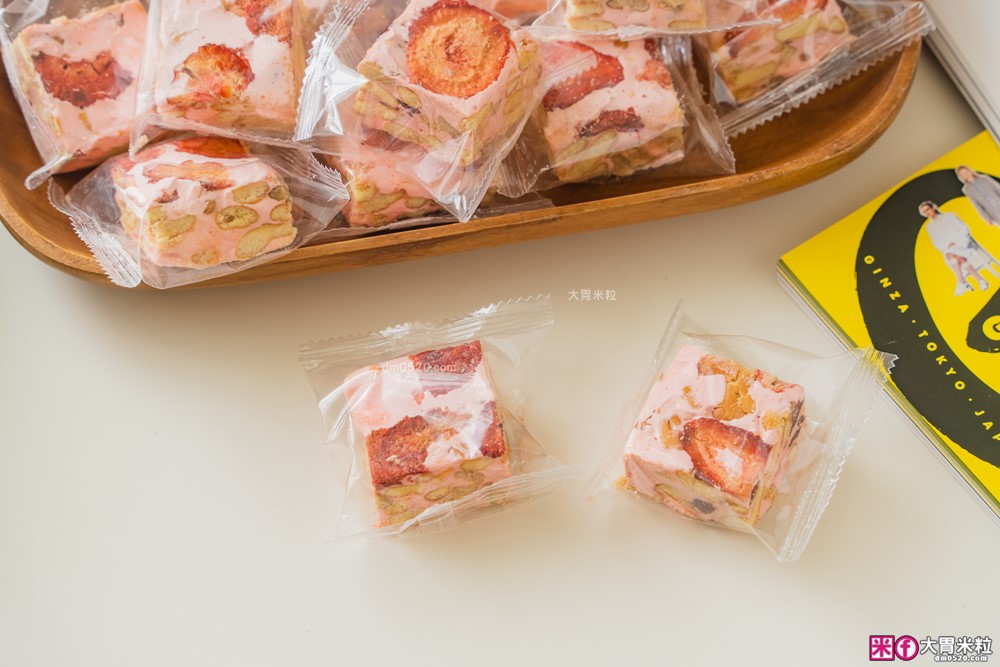 宅配美食「愛維爾手感烘培」草莓雪Q餅+土鳳梨酥禮盒開箱│草莓控限定必吃