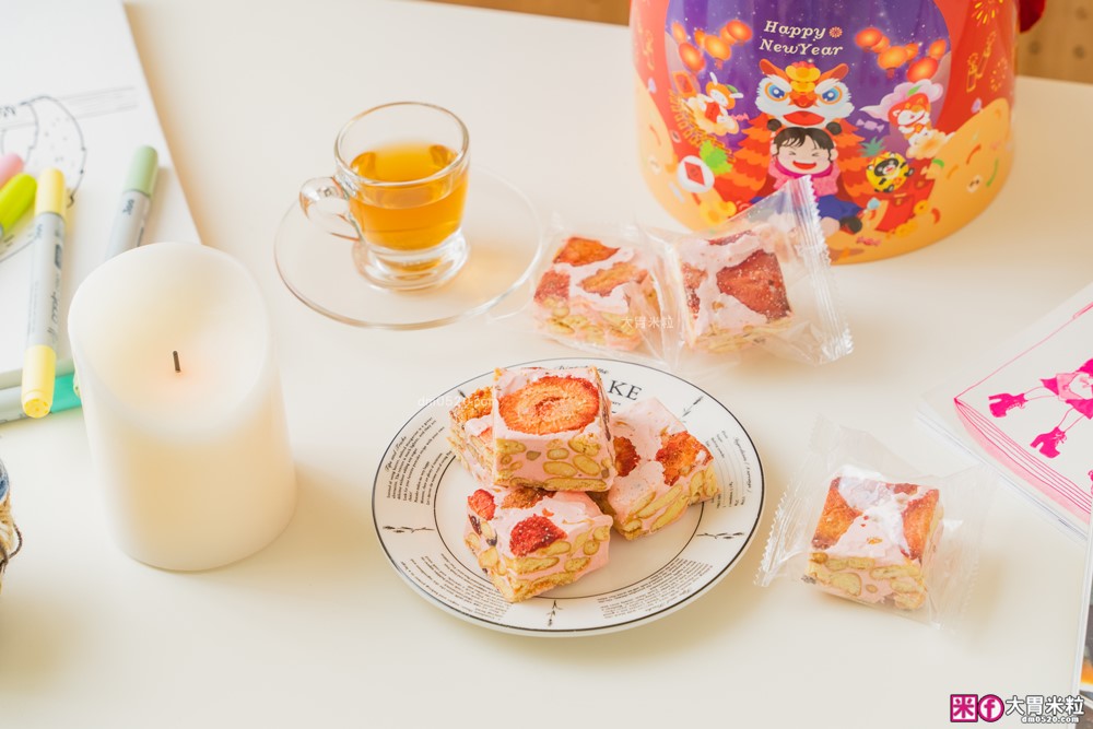 宅配美食「愛維爾手感烘培」草莓雪Q餅+土鳳梨酥禮盒開箱│草莓控限定必吃