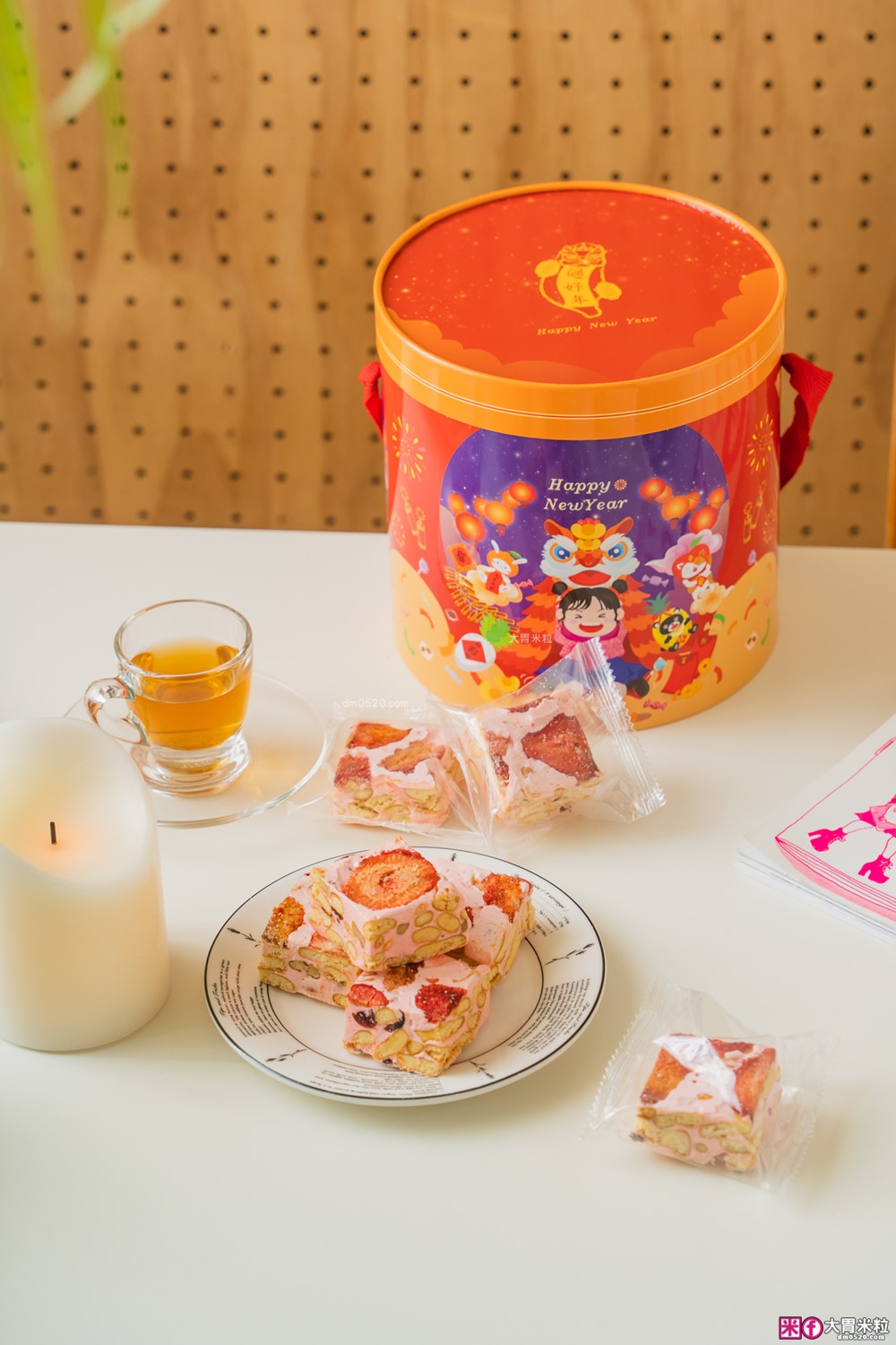 宅配美食「愛維爾手感烘培」草莓雪Q餅+土鳳梨酥禮盒開箱│草莓控限定必吃