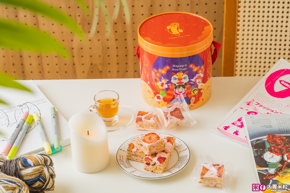 宅配美食「愛維爾手感烘培」草莓雪Q餅+土鳳梨酥禮盒開箱│草莓控限定必吃