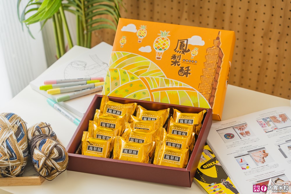 宅配美食「愛維爾手感烘培」草莓雪Q餅+土鳳梨酥禮盒開箱│草莓控限定必吃