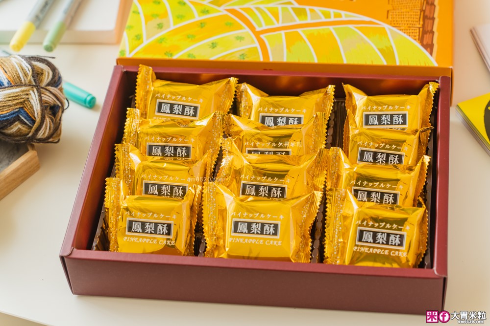 宅配美食「愛維爾手感烘培」草莓雪Q餅+土鳳梨酥禮盒開箱│草莓控限定必吃