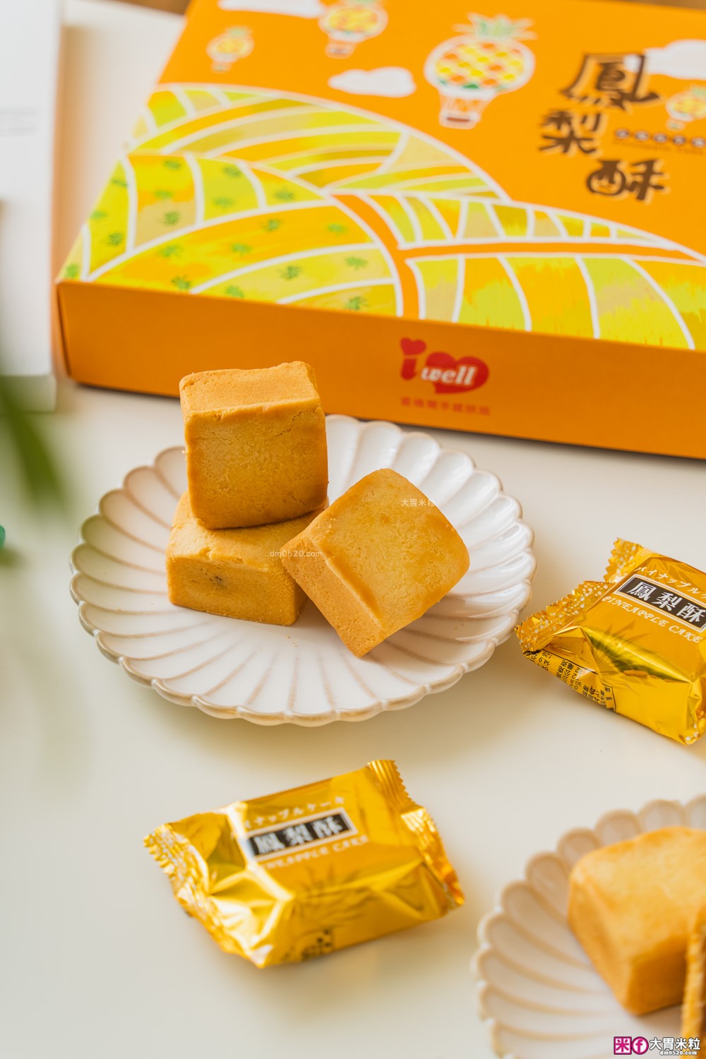 宅配美食「愛維爾手感烘培」草莓雪Q餅+土鳳梨酥禮盒開箱│草莓控限定必吃