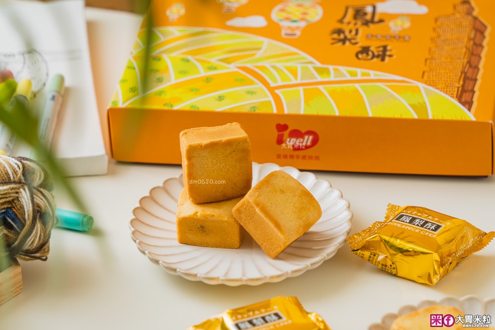 宅配美食「愛維爾手感烘培」草莓雪Q餅+土鳳梨酥禮盒開箱│草莓控限定必吃