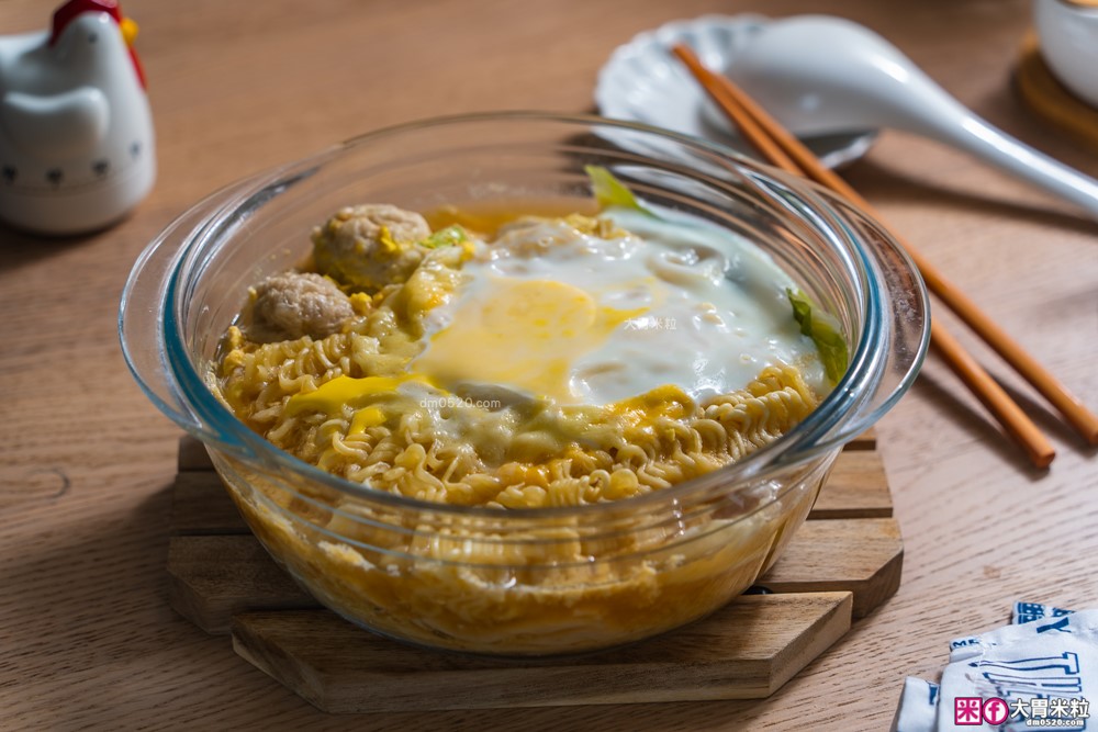 半夜吃宵夜不擾人「only偷偷呷26L變頻低噪微波爐」開箱~靜音模式+質感美型黑，上班族深夜救星│變頻微波爐推薦