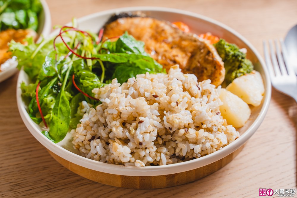 好市多線上獨家必買「名廚美饌冷凍胚芽米多穀熟飯」上班族/減脂飲控~減醣即食飯推薦│微波穀飯推薦