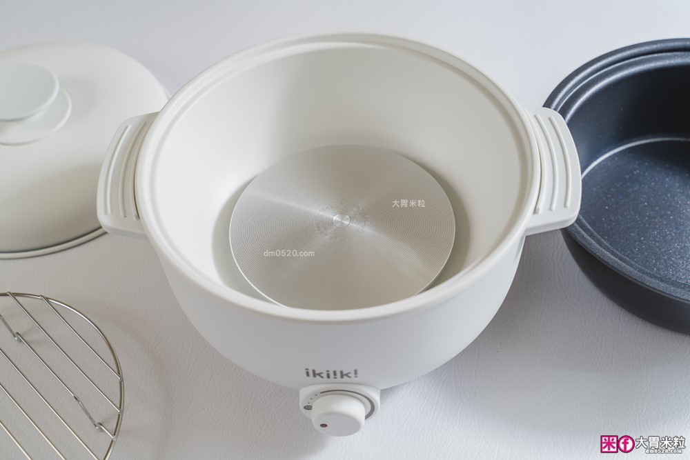 租屋族料理神器「ikiiki 和風多功能料理鍋」蒸煎炸煮鍋+凹槽防油罩+可堆疊~超省空間│多功能料理鍋推薦