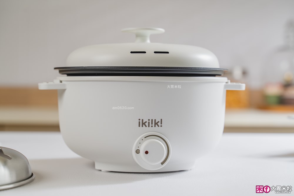 租屋族料理神器「ikiiki 和風多功能料理鍋」蒸煎炸煮鍋+凹槽防油罩+可堆疊~超省空間│多功能料理鍋推薦