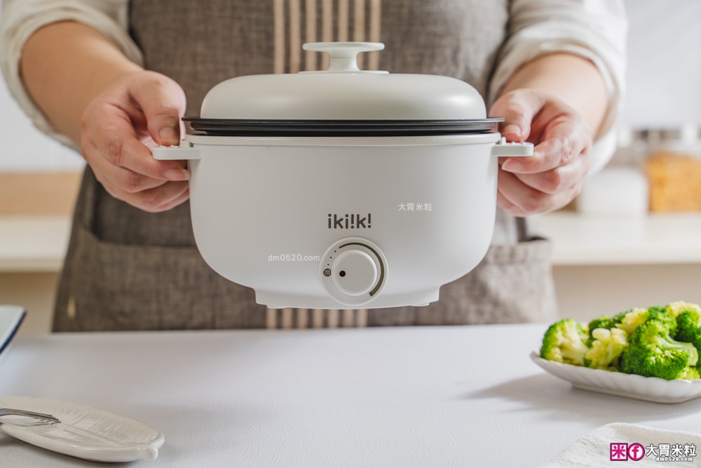 租屋族料理神器「ikiiki 和風多功能料理鍋」蒸煎炸煮鍋+凹槽防油罩+可堆疊~超省空間│多功能料理鍋推薦