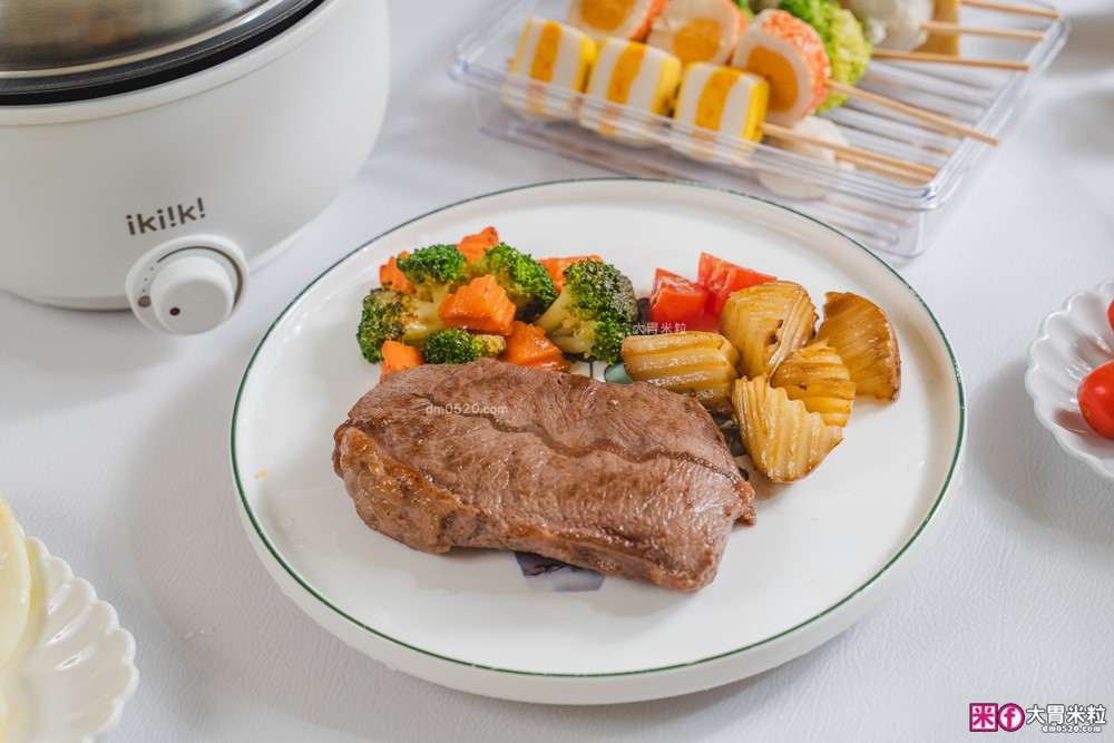 租屋族料理神器「ikiiki 和風多功能料理鍋」蒸煎炸煮鍋+凹槽防油罩+可堆疊~超省空間│多功能料理鍋推薦