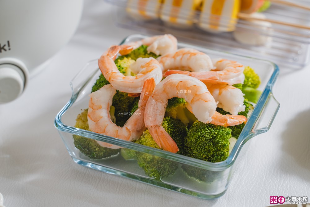 租屋族料理神器「ikiiki 和風多功能料理鍋」蒸煎炸煮鍋+凹槽防油罩+可堆疊~超省空間│多功能料理鍋推薦