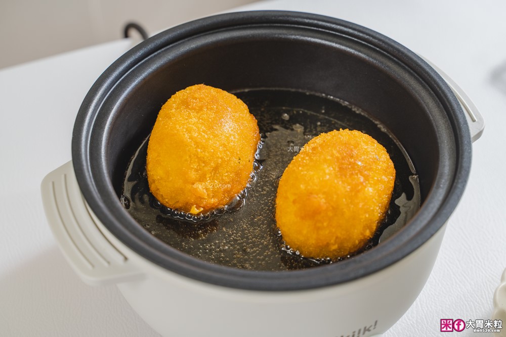 租屋族料理神器「ikiiki 和風多功能料理鍋」蒸煎炸煮鍋+凹槽防油罩+可堆疊~超省空間│多功能料理鍋推薦