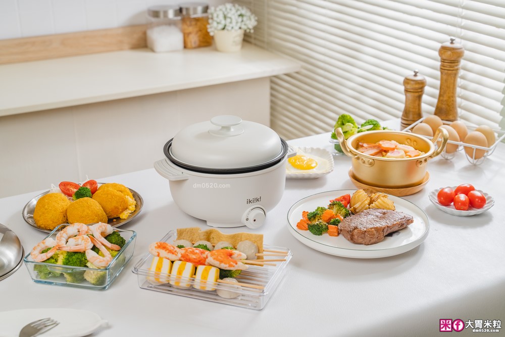 租屋族料理神器「ikiiki 和風多功能料理鍋」蒸煎炸煮鍋+凹槽防油罩+可堆疊~超省空間│多功能料理鍋推薦