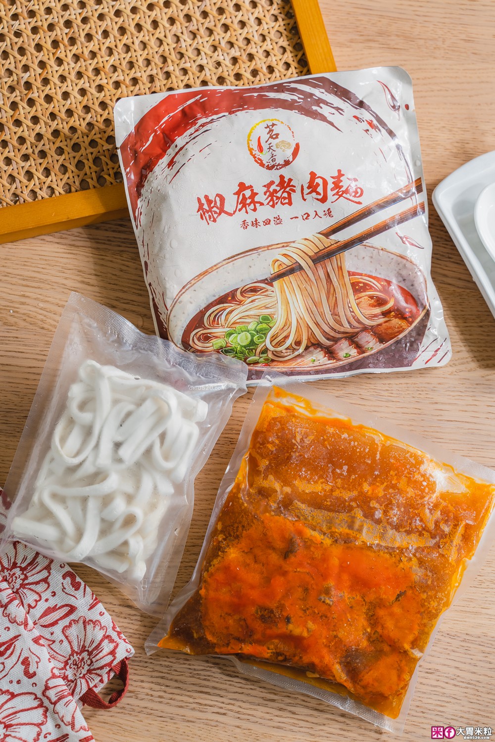 茗天香評價老實說！麻辣香「茗天香椒麻豬肉麵禮盒」讓不吃牛的人也原地戀愛，麻辣控必衝！