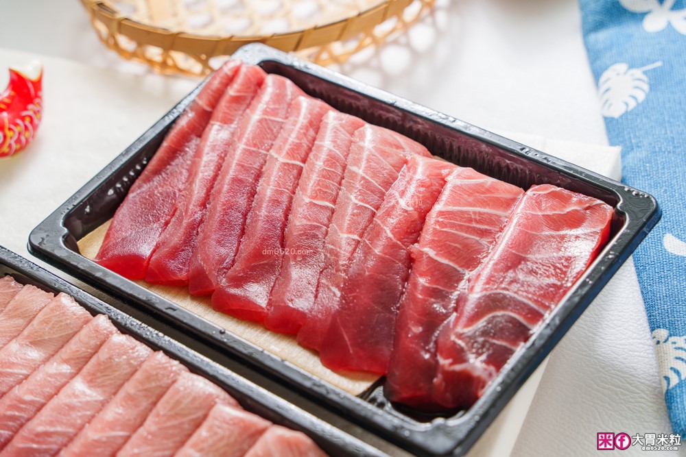 不用跑東港~「華得水產」屏東東港黑鮪魚宅配到府~爆吃「黑鮪魚生魚片上腹/下腹/皮油生魚片」開箱