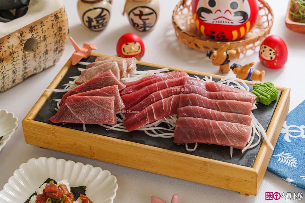 不用跑東港~「華得水產」屏東東港黑鮪魚宅配到府~爆吃「黑鮪魚生魚片上腹/下腹/皮油生魚片」開箱