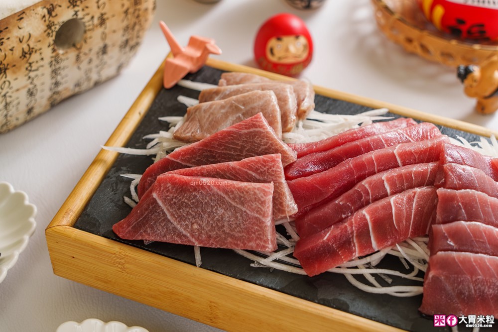 不用跑東港~「華得水產」屏東東港黑鮪魚宅配到府~爆吃「黑鮪魚生魚片上腹/下腹/皮油生魚片」開箱