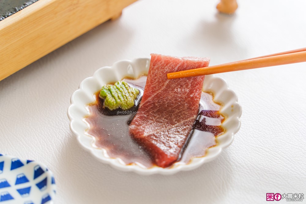 不用跑東港~「華得水產」屏東東港黑鮪魚宅配到府~爆吃「黑鮪魚生魚片上腹/下腹/皮油生魚片」開箱