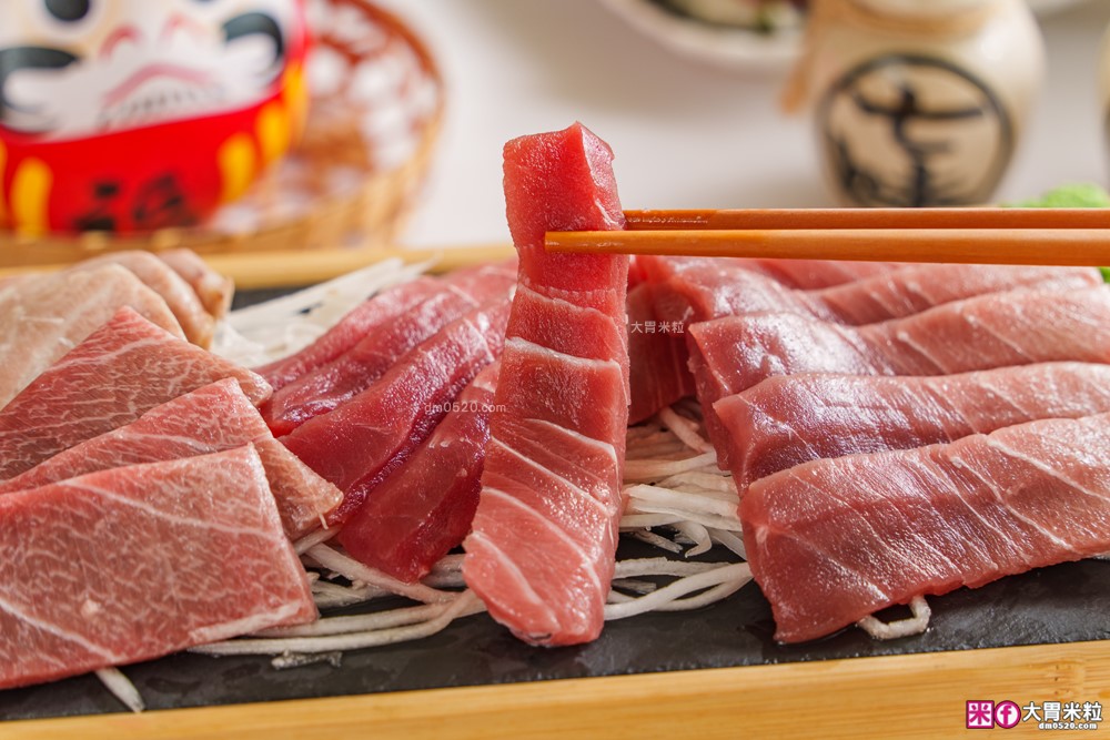 不用跑東港~「華得水產」屏東東港黑鮪魚宅配到府~爆吃「黑鮪魚生魚片上腹/下腹/皮油生魚片」開箱