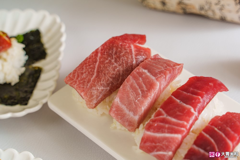 不用跑東港~「華得水產」屏東東港黑鮪魚宅配到府~爆吃「黑鮪魚生魚片上腹/下腹/皮油生魚片」開箱