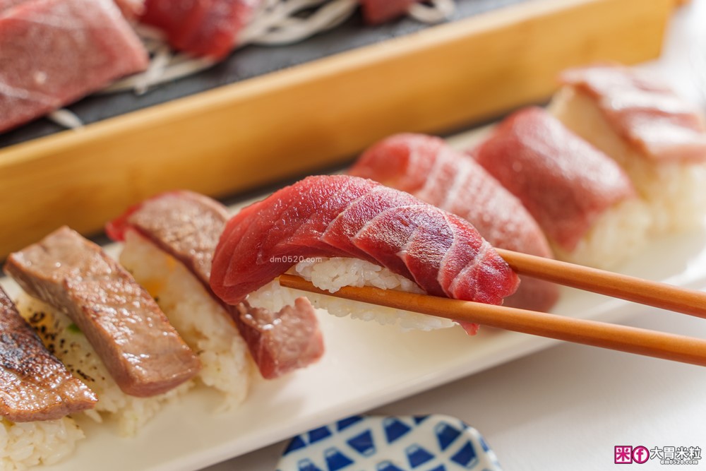 不用跑東港~「華得水產」屏東東港黑鮪魚宅配到府~爆吃「黑鮪魚生魚片上腹/下腹/皮油生魚片」開箱