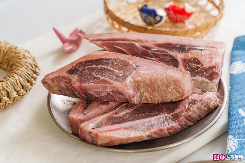 不用跑東港~「華得水產」屏東東港黑鮪魚宅配到府~爆吃「黑鮪魚生魚片上腹/下腹/皮油生魚片」開箱