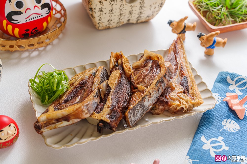 不用跑東港~「華得水產」屏東東港黑鮪魚宅配到府~爆吃「黑鮪魚生魚片上腹/下腹/皮油生魚片」開箱