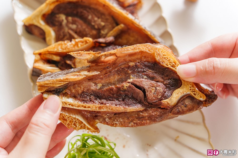 不用跑東港~「華得水產」屏東東港黑鮪魚宅配到府~爆吃「黑鮪魚生魚片上腹/下腹/皮油生魚片」開箱