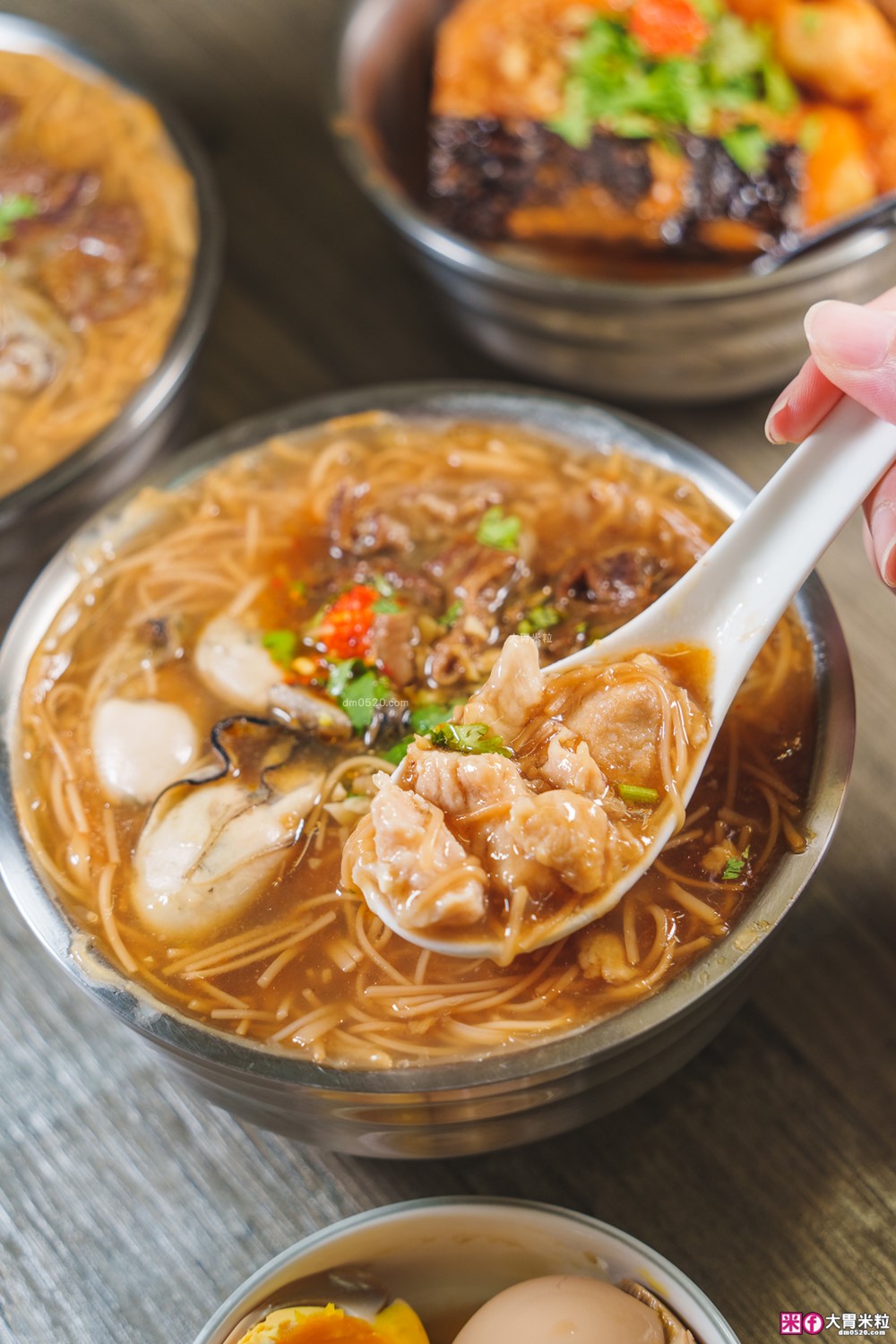 食尚玩家推薦！蘆洲「樂福麵線」獨家特調蒜醬×爆量大腸鮮蚵~在地人激推蘆洲銅板小吃