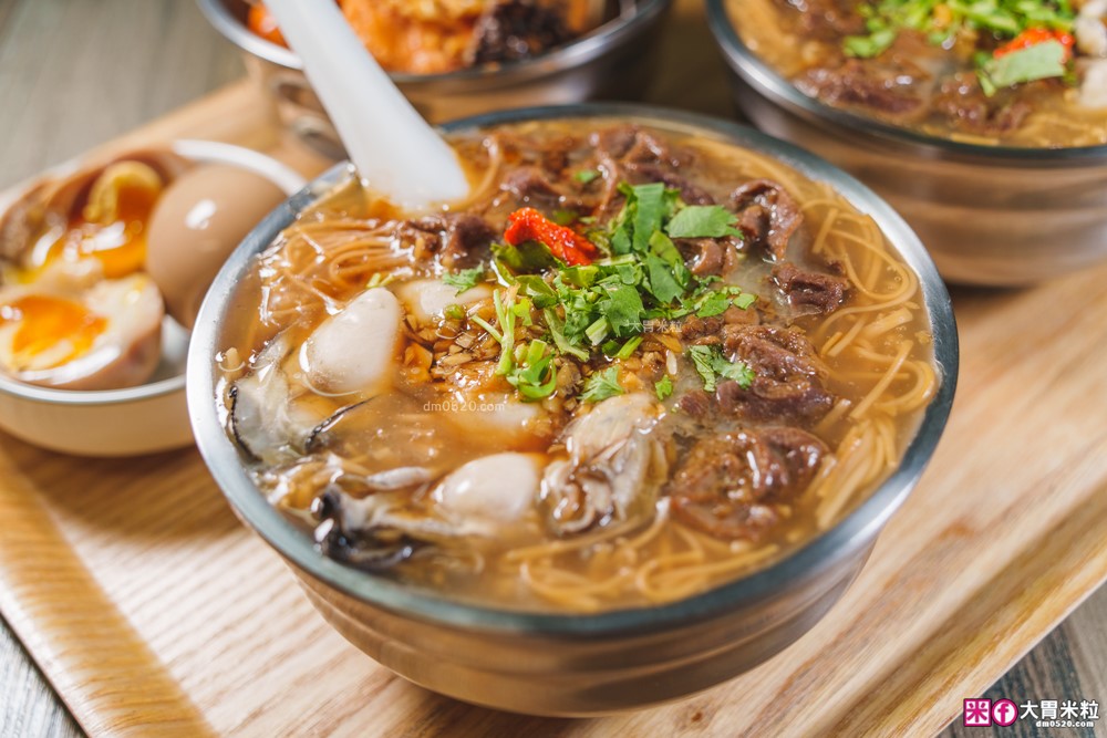食尚玩家推薦！蘆洲「樂福麵線」獨家特調蒜醬×爆量大腸鮮蚵~在地人激推蘆洲銅板小吃