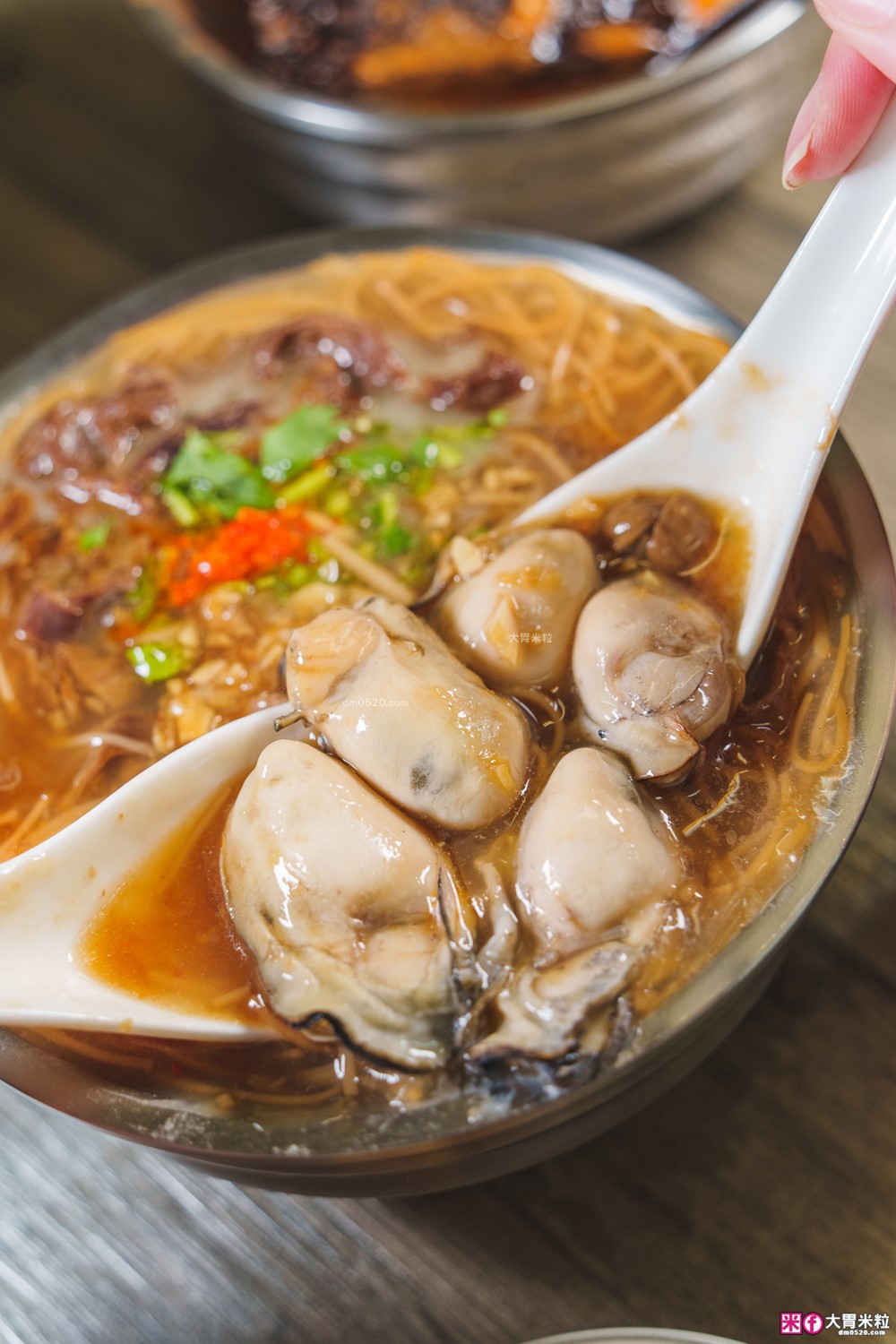 食尚玩家推薦！蘆洲「樂福麵線」獨家特調蒜醬×爆量大腸鮮蚵~在地人激推蘆洲銅板小吃