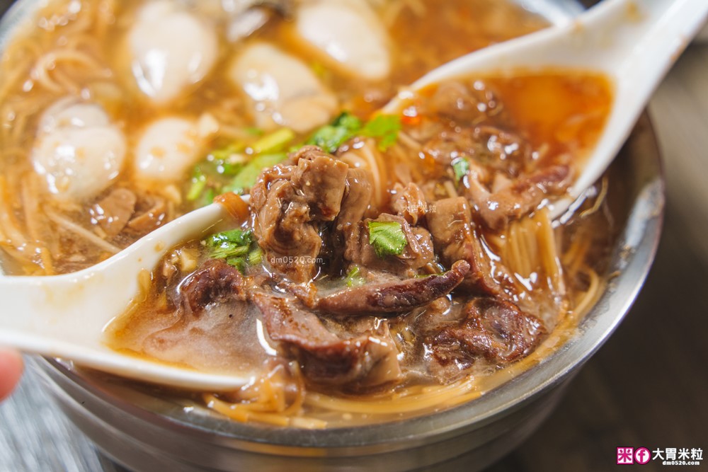 食尚玩家推薦！蘆洲「樂福麵線」獨家特調蒜醬×爆量大腸鮮蚵~在地人激推蘆洲銅板小吃