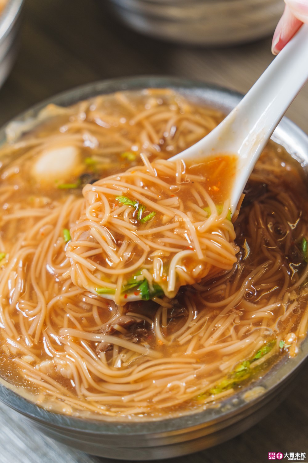 食尚玩家推薦！蘆洲「樂福麵線」獨家特調蒜醬×爆量大腸鮮蚵~在地人激推蘆洲銅板小吃