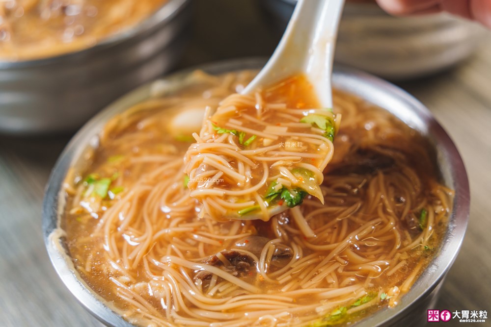 食尚玩家推薦!蘆洲「樂福麵線」獨家特調蒜醬×爆量大腸鮮蚵~在地人激推蘆洲銅板小吃 食尚玩家推薦!蘆洲「樂福麵線」獨家特調蒜醬×爆量大腸鮮蚵~在地人激推蘆洲銅板小吃