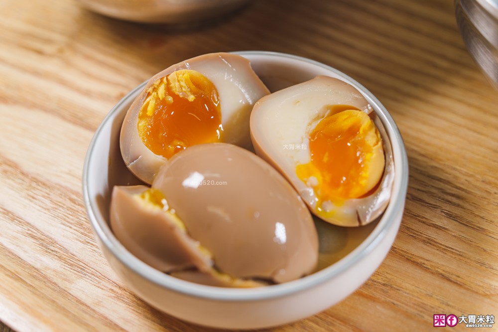 食尚玩家推薦！蘆洲「樂福麵線」獨家特調蒜醬×爆量大腸鮮蚵~在地人激推蘆洲銅板小吃