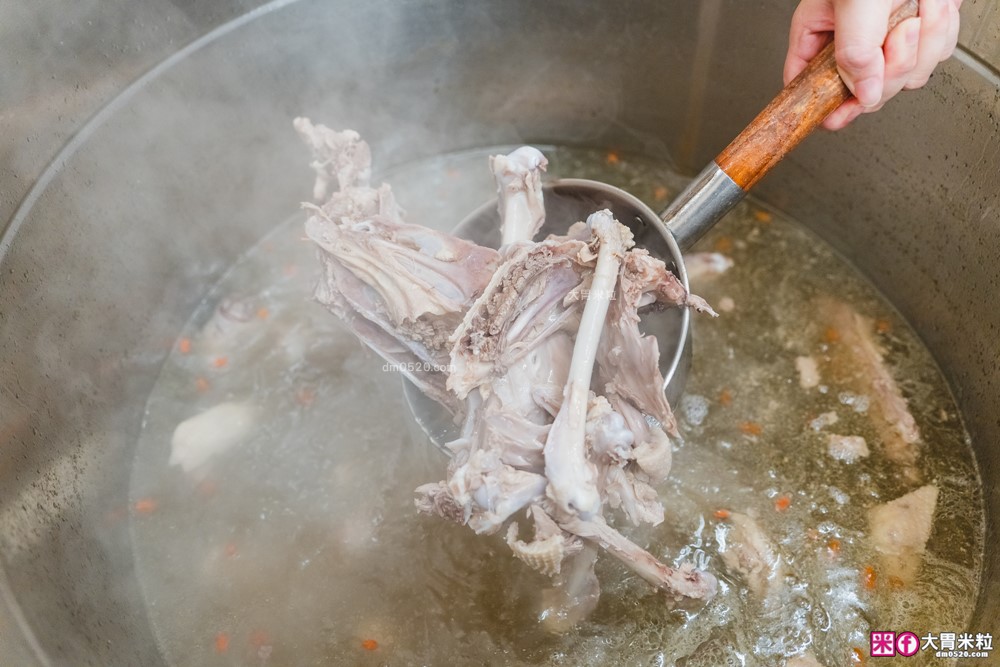 每月初一鵝肉飯免費「呈信鵝肉板橋中山店」高CP值鵝肉飯套餐+免費鵝肉湯~配東泉辣椒醬有夠銷魂│板橋美食│板橋鵝肉推薦