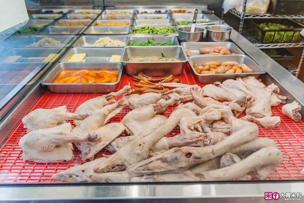 每月初一鵝肉飯免費「呈信鵝肉板橋中山店」高CP值鵝肉飯套餐+免費鵝肉湯~配東泉辣椒醬有夠銷魂│板橋美食│板橋鵝肉推薦