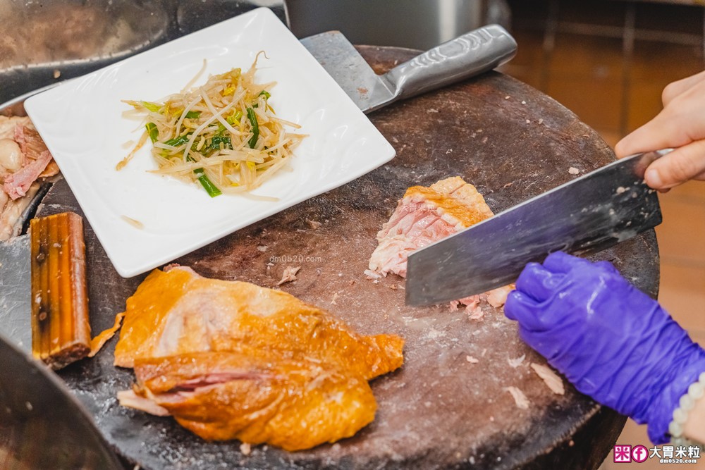 每月初一鵝肉飯免費「呈信鵝肉板橋中山店」高CP值鵝肉飯套餐+免費鵝肉湯~配東泉辣椒醬有夠銷魂│板橋美食│板橋鵝肉推薦