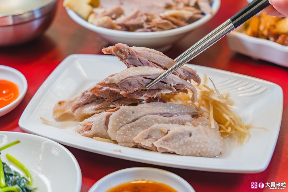 每月初一鵝肉飯免費「呈信鵝肉板橋中山店」高CP值鵝肉飯套餐+免費鵝肉湯~配東泉辣椒醬有夠銷魂│板橋美食│板橋鵝肉推薦