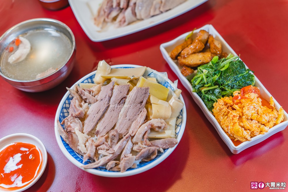 每月初一鵝肉飯免費「呈信鵝肉板橋中山店」高CP值鵝肉飯套餐+免費鵝肉湯~配東泉辣椒醬有夠銷魂│板橋美食│板橋鵝肉推薦