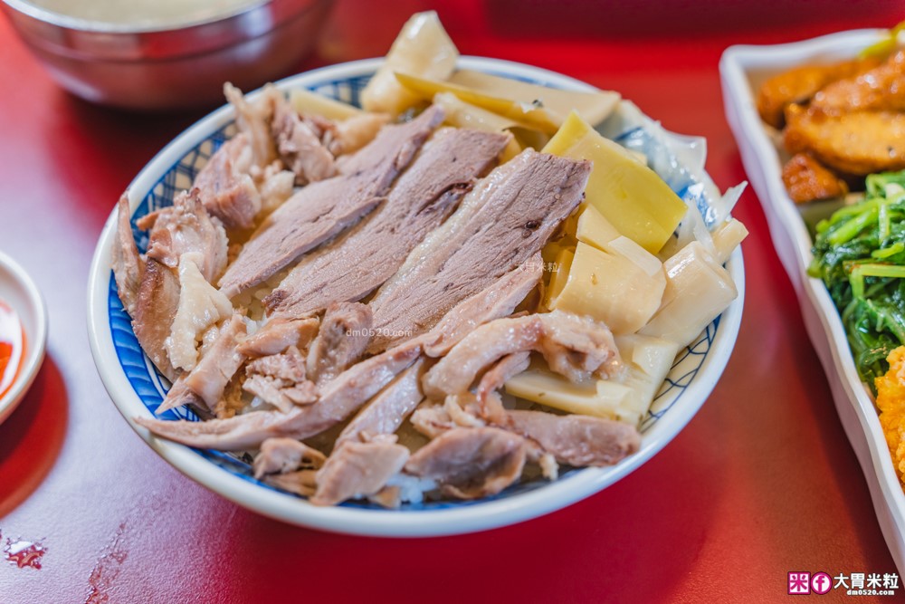 每月初一鵝肉飯免費「呈信鵝肉板橋中山店」高CP值鵝肉飯套餐+免費鵝肉湯~配東泉辣椒醬有夠銷魂│板橋美食│板橋鵝肉推薦