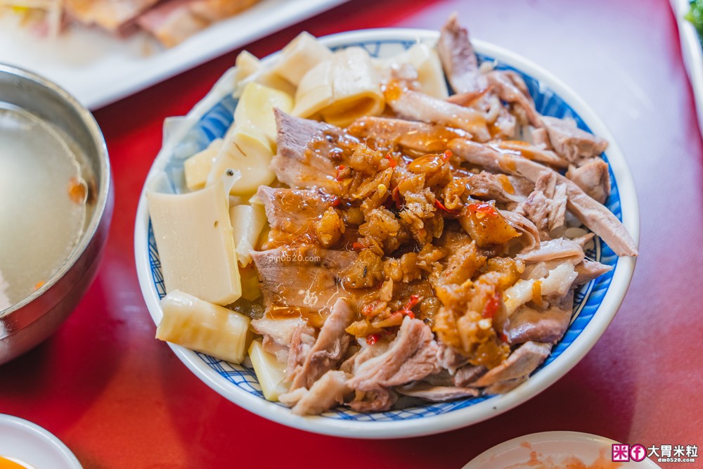 每月初一鵝肉飯免費「呈信鵝肉板橋中山店」高CP值鵝肉飯套餐+免費鵝肉湯~配東泉辣椒醬有夠銷魂│板橋美食│板橋鵝肉推薦