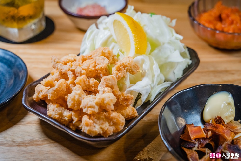 三重巷弄隱藏神店「神居居酒屋」平日啤酒清酒無限暢飲+炸牛腸、魟魚鰭一夜干超驚豔